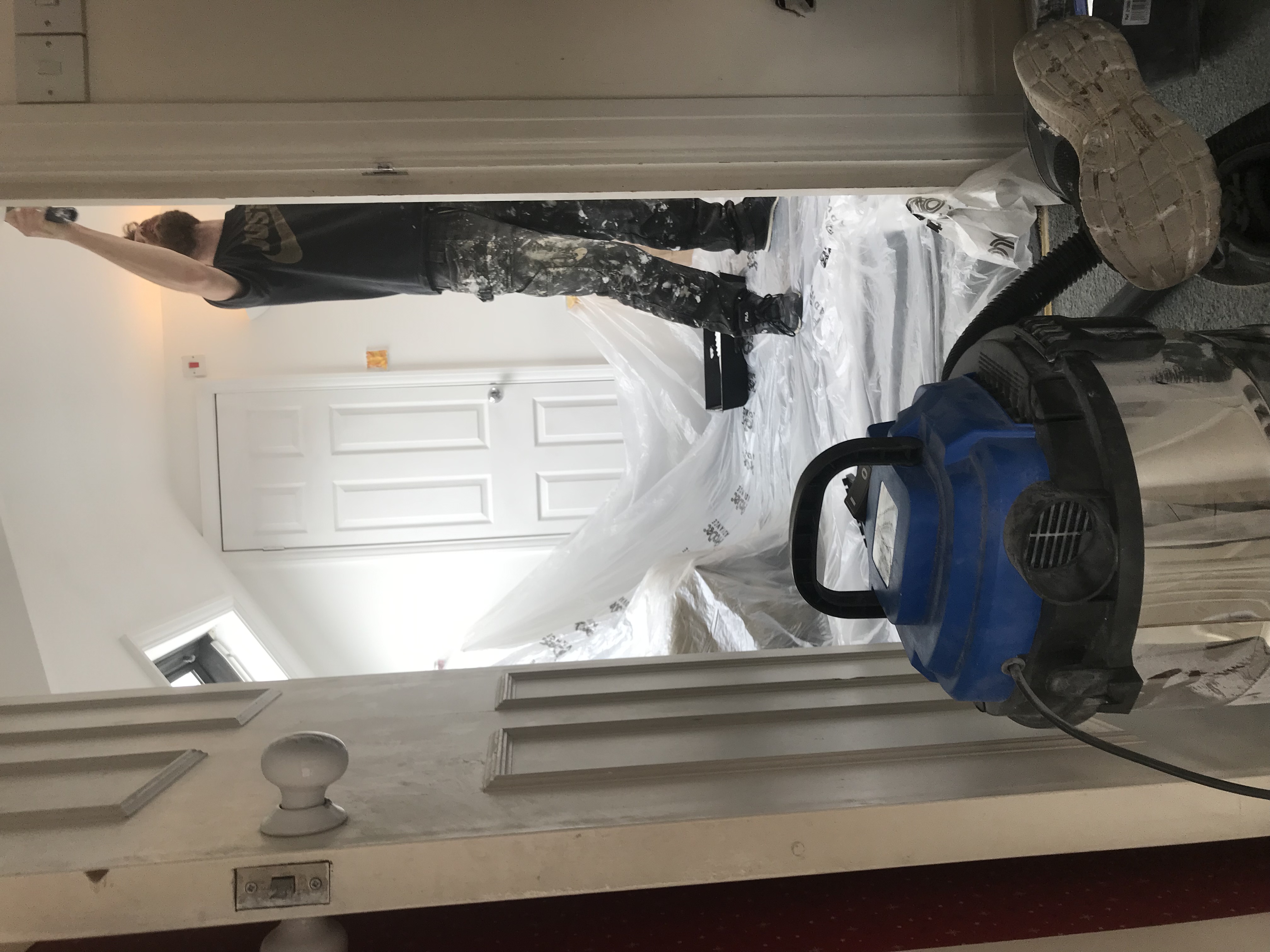 Interior decorating with dust extraction and protected floors